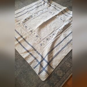 Elegant White and Blue Quilted Blanket Donna Sharp New With Tags